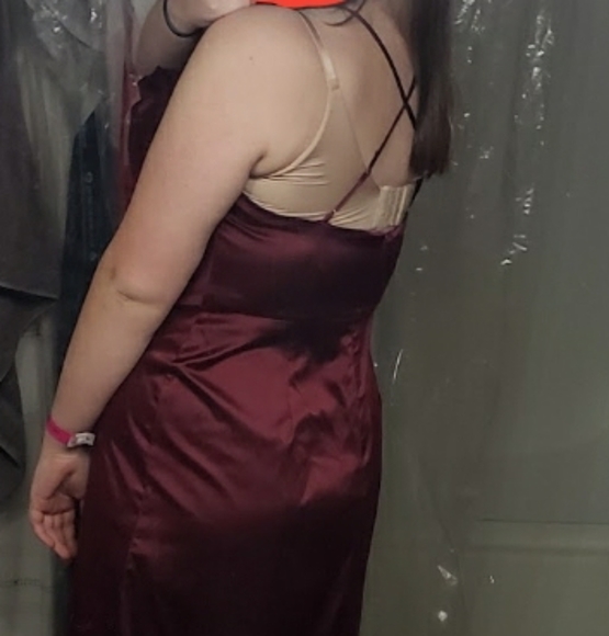 Davids Bridal Maroon Bridesmaid Homecoming Prom Dress Size 16 - Picture 3 of 3